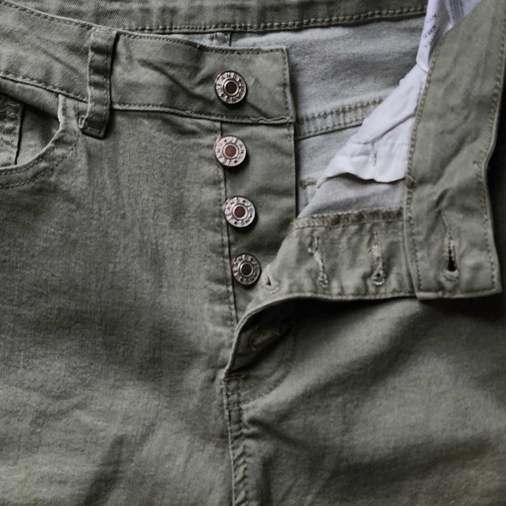 Green Flared Pants - Picture 3 of 6